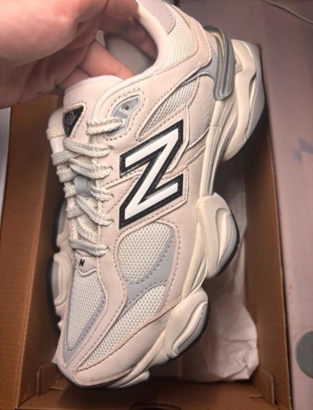 New balance 9060 sea salt rain cloud taille 40