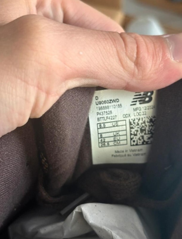 New Balance 9060 chocolat Brown taille 42 2