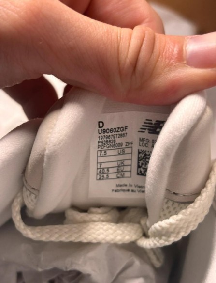 New balance 9060 sea salt rain cloud taille 40