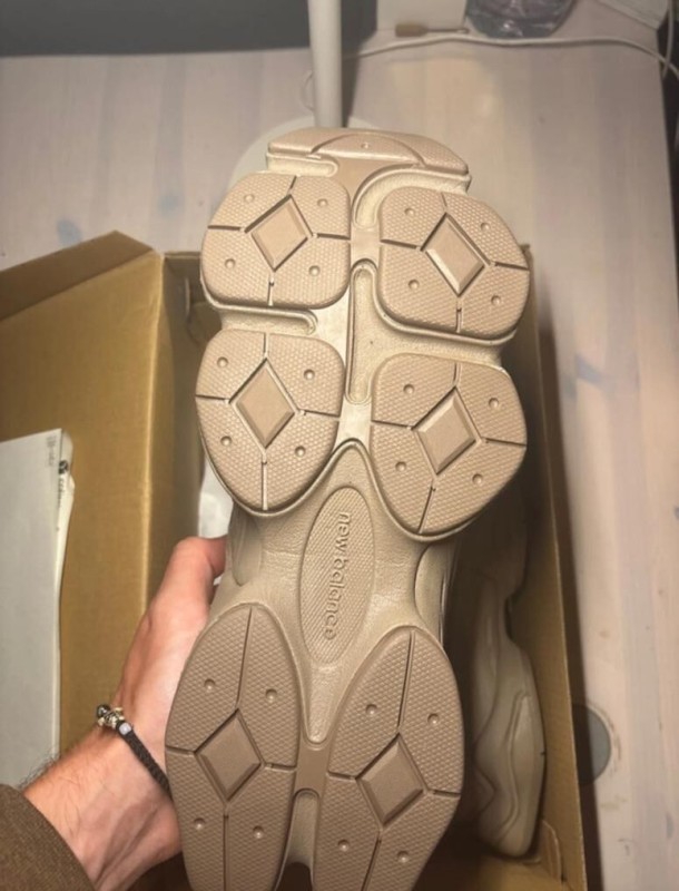 New Balance 9060 chestnut taille 40,5 2