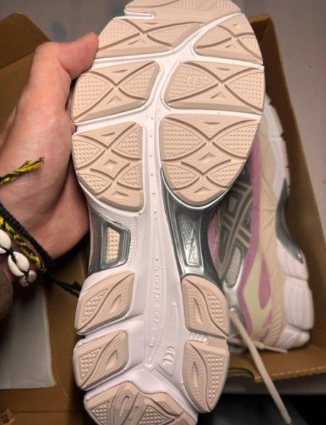 Asics gel nyc cream mineral beige taille 37,5