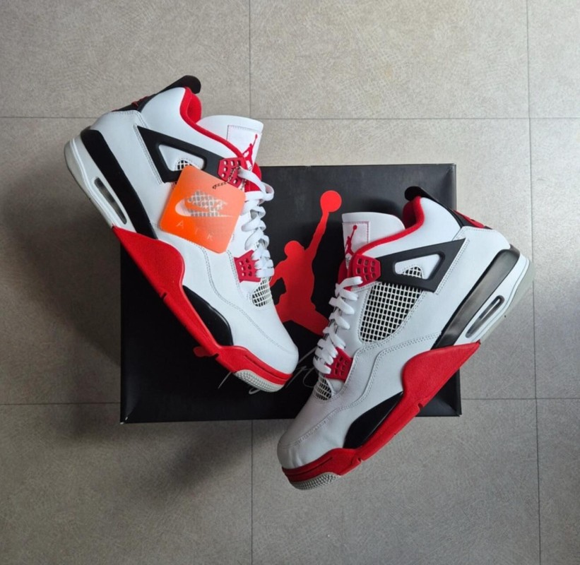 Jordan 4 "Fire Red" 2020