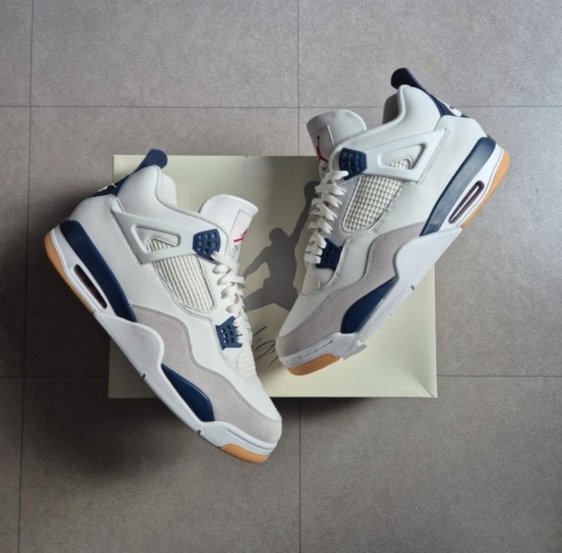 Jordan 4 SB "Navy"