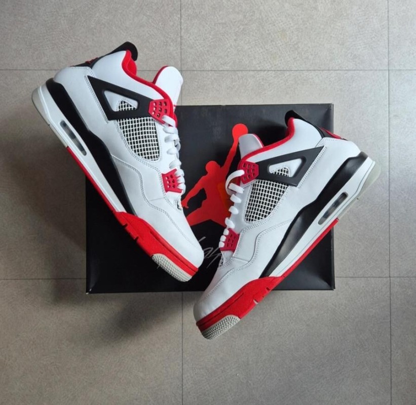 Jordan 4 "Fire Red" 2020 2