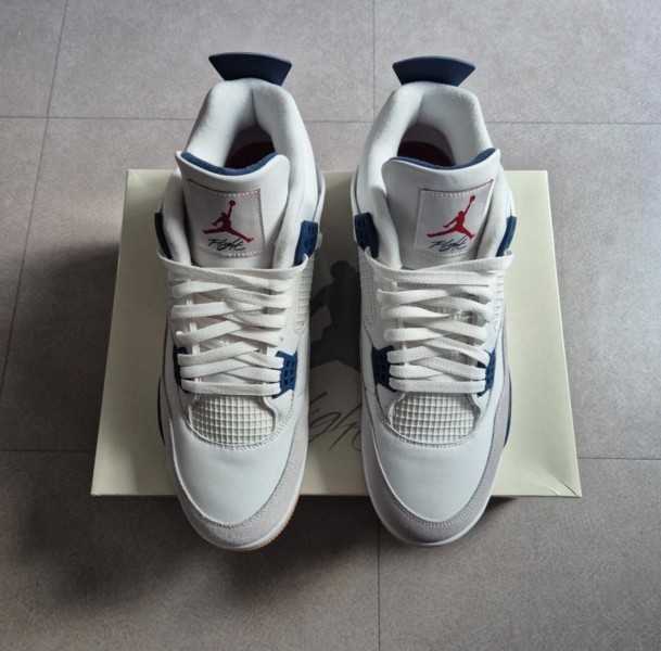 Jordan 4 SB "Navy"