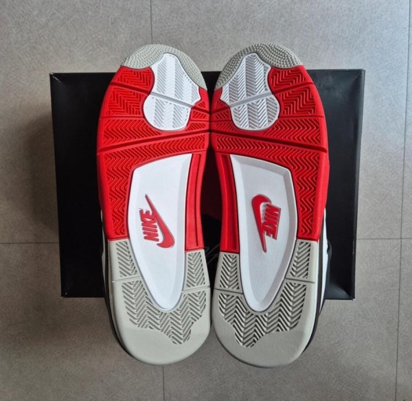 Jordan 4 "Fire Red" 2020