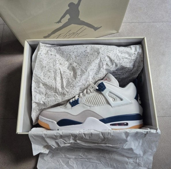 Jordan 4 SB "Navy"