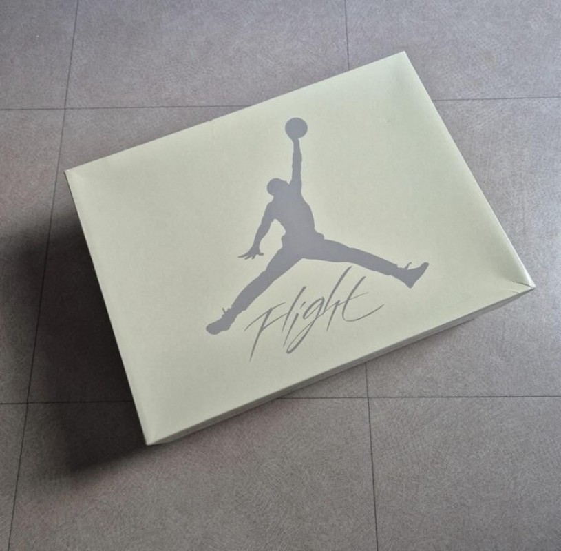 Jordan 4 SB "Navy" 2