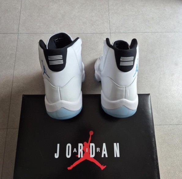 Jordan 11 "Legend Blue" 2024
