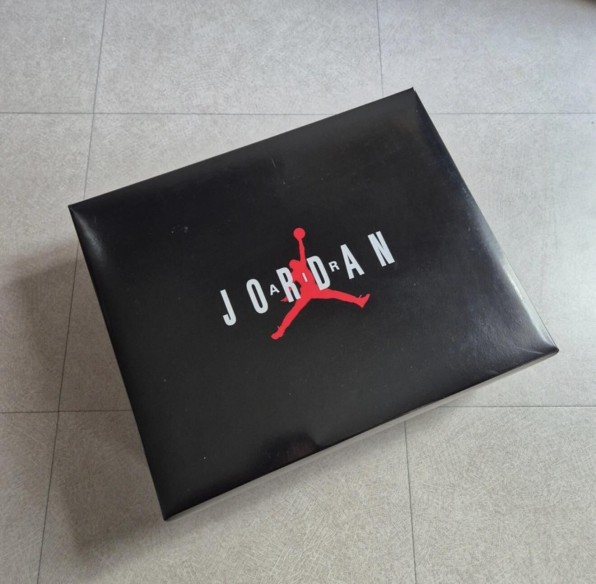 Jordan 11 "Legend Blue" 2024