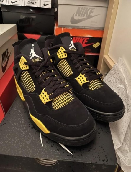 Jordan 4 Thunder