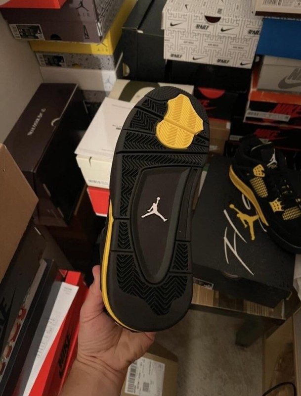Jordan 4 Thunder 2