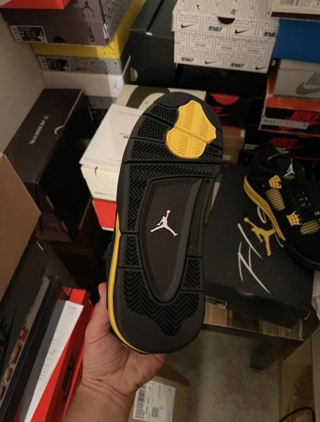 Jordan 4 Thunder