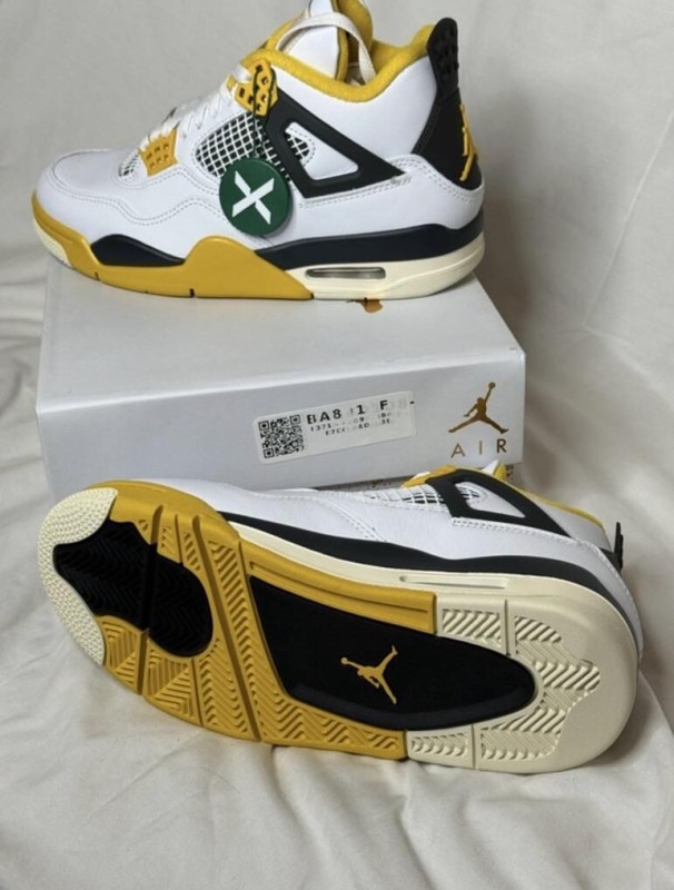 Air Jordan 4 Wmns Vivid Sulfur 2