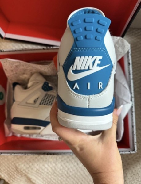 Air Jordan 4 Military Blue (Industrial blue)