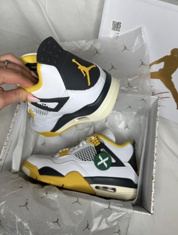 Air Jordan 4 Wmns Vivid Sulfur 2