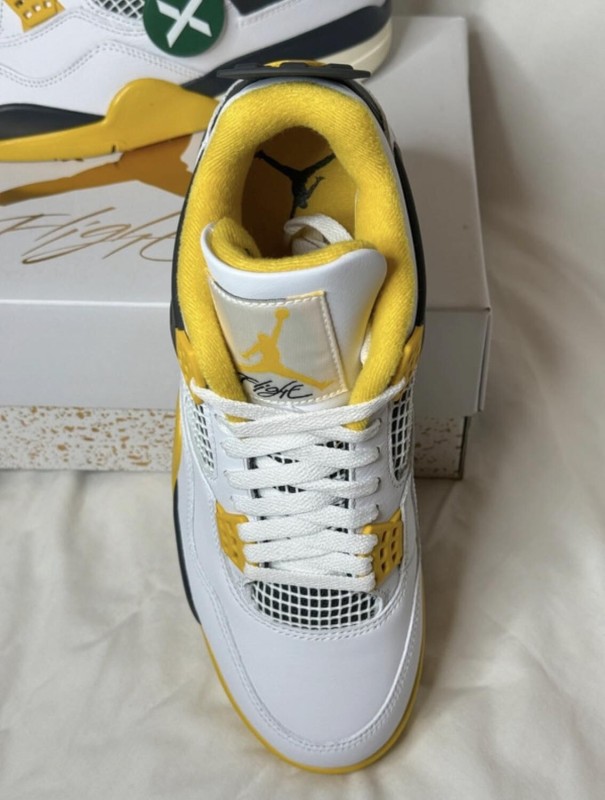 Air Jordan 4 Wmns Vivid Sulfur 2