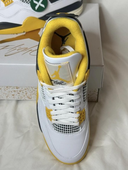 Air Jordan 4 Wmns Vivid Sulfur