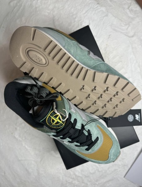 New Balance x Stone Island 574 Legacy Vert claire Marron