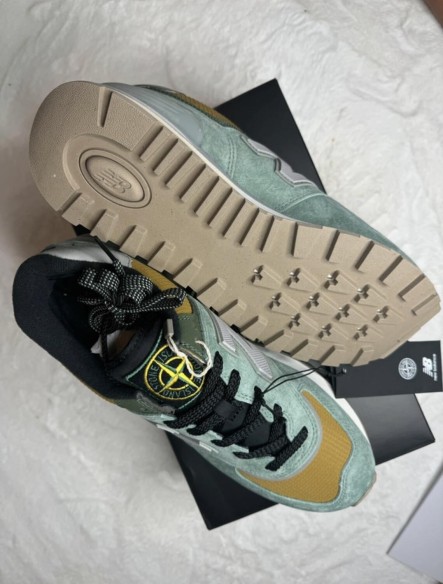 New Balance x Stone Island 574 Legacy Vert claire Marron