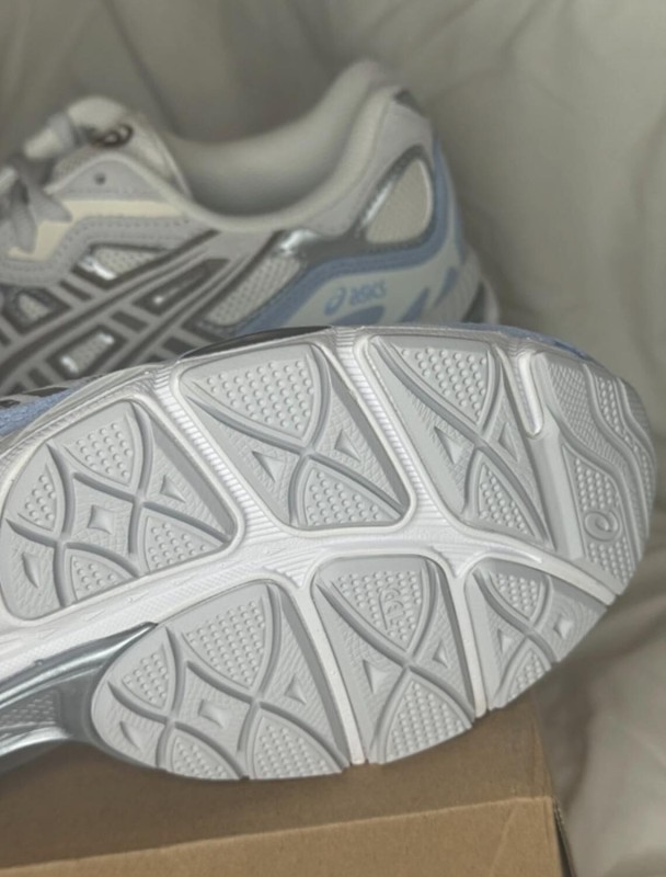 ASICS Gel-NYC cream, gris et bleu 2
