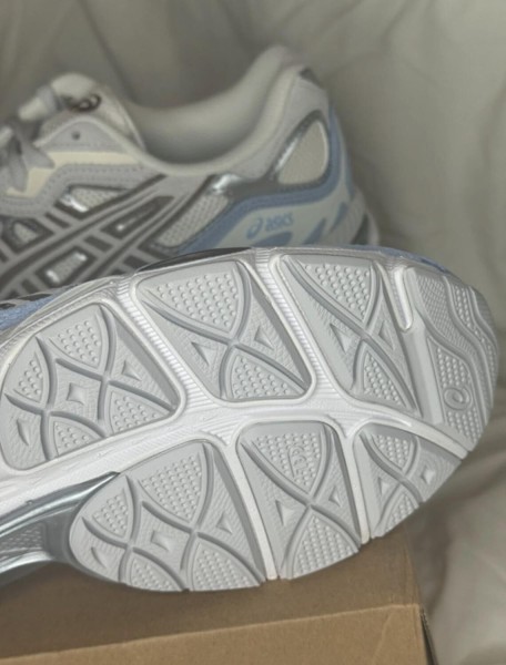 ASICS Gel-NYC cream, gris et bleu