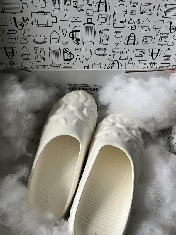 Slawn White Chompaz (L) 2