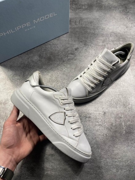 Basket Philippe Model Paris en Cuir Made In Italy Blanc ~ Taille 40