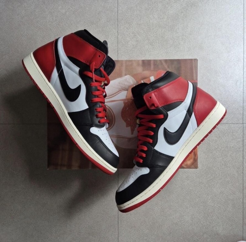 Jordan 1 "Black Toe" 2025 2