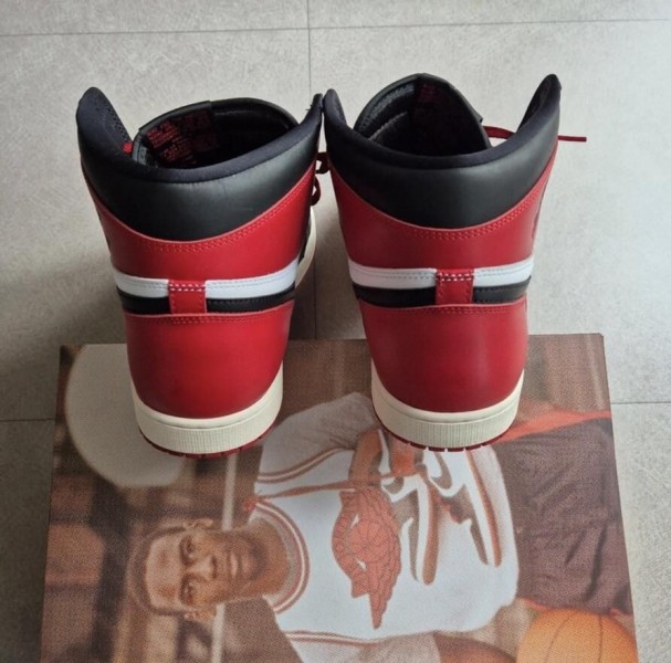 Jordan 1 "Black Toe" 2025