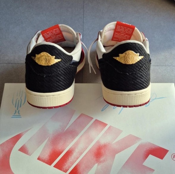 Jordan 1 Low "Trophy Room"