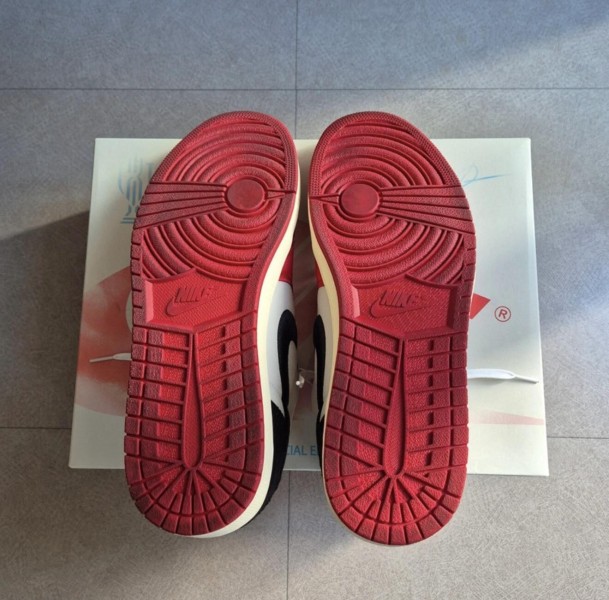 Jordan 1 Low "Trophy Room"