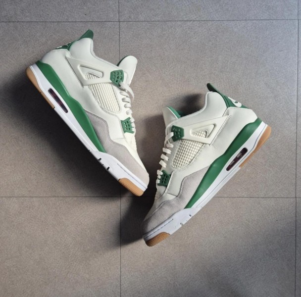 Jordan 4 SB "Pine Green"