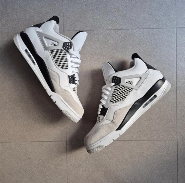 Jordan 4 "Military Black"