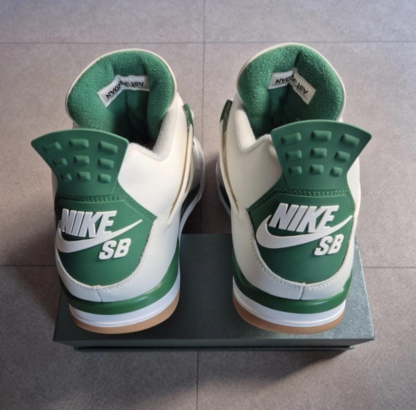 Jordan 4 SB "Pine Green" 2