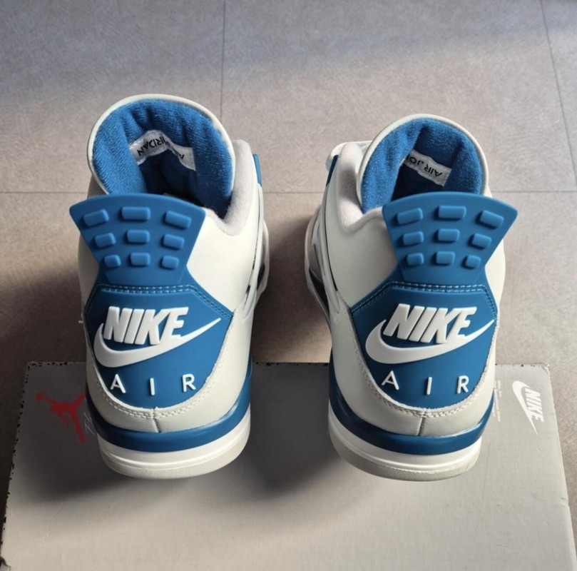 Jordan 4 "Military Blue" 2024 2