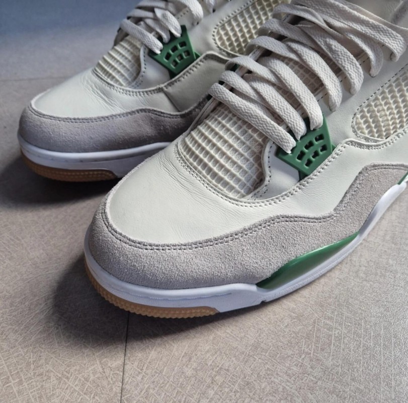 Jordan 4 SB "Pine Green" 2