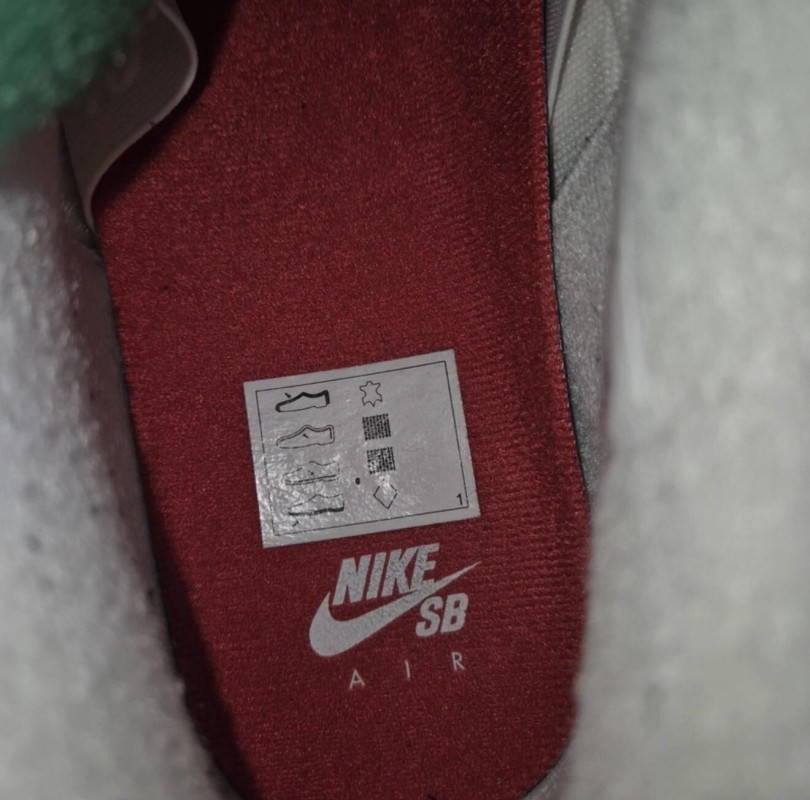 Jordan 4 SB "Pine Green" 2