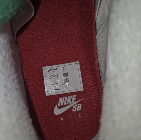 Jordan 4 SB "Pine Green"