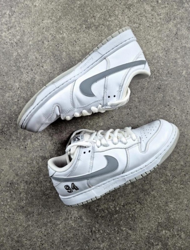 Nike SB Dunk Low Supreme 94 White Metallic Silver taille 42,5
