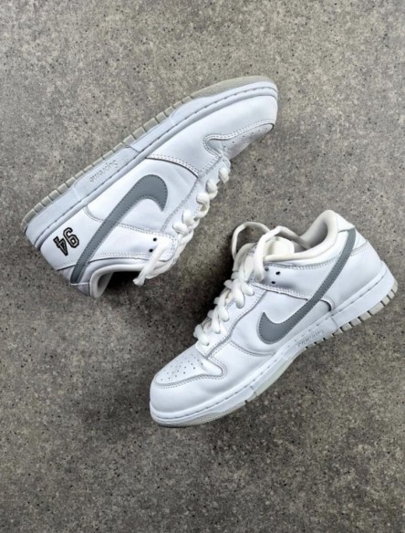 Nike SB Dunk Low Supreme 94 White Metallic Silver taille 42,5