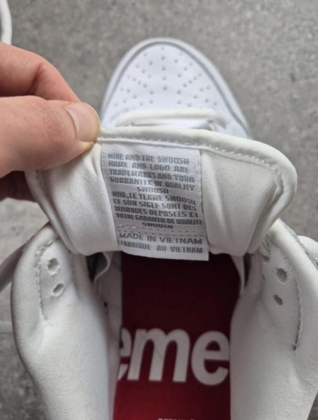 Nike SB Dunk Low Supreme 94 White Metallic Silver taille 42,5