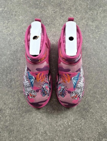 Bottes Palace Skateboards UGG Ultra Mini Boot Pink Camo taille 42