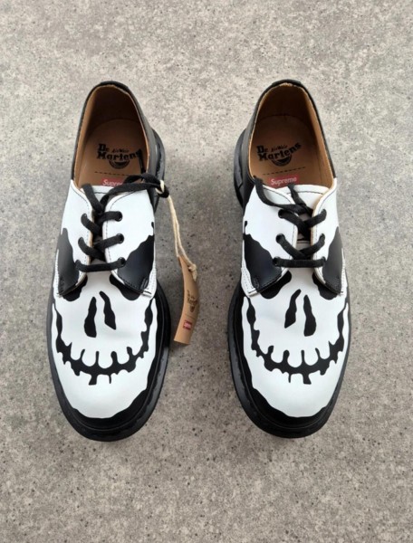 Dr. Martens Supreme 1461 3-Eye Skull Shoes taille 42