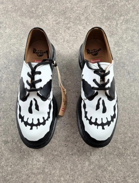 Dr. Martens Supreme 1461 3-Eye Skull Shoes taille 42