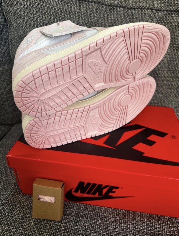 Nike Air Jordan 1 "atmosphere" 2