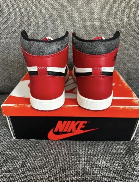 Nike Air Jordan 1 chicago
