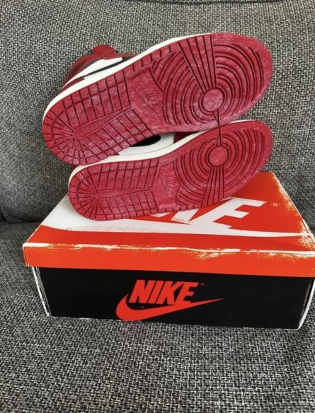 Nike Air Jordan 1 chicago