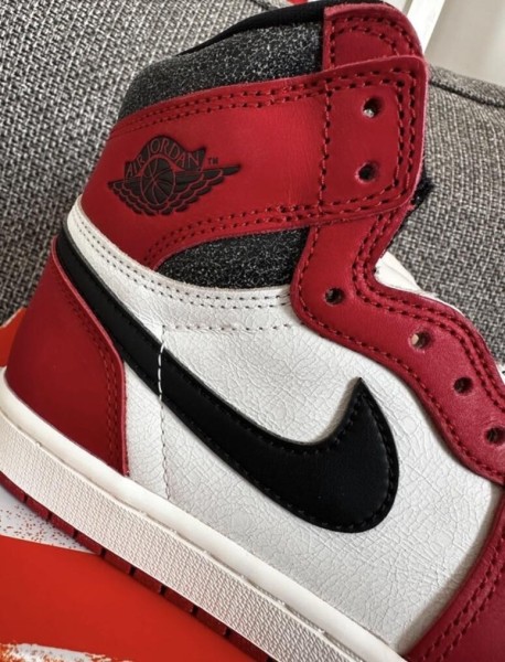 Nike Air Jordan 1 chicago