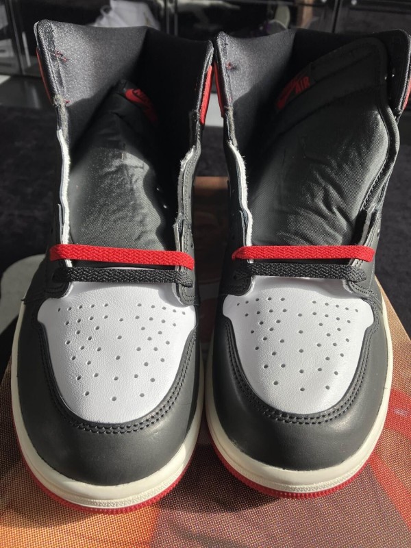 Jordan 1 Retro High OG Black Toe 2